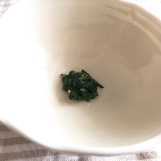 【離乳食中期】小松菜のみじん切り